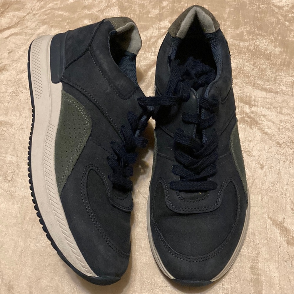 O by Everlane The Trainer Blue Sneakers Size 8